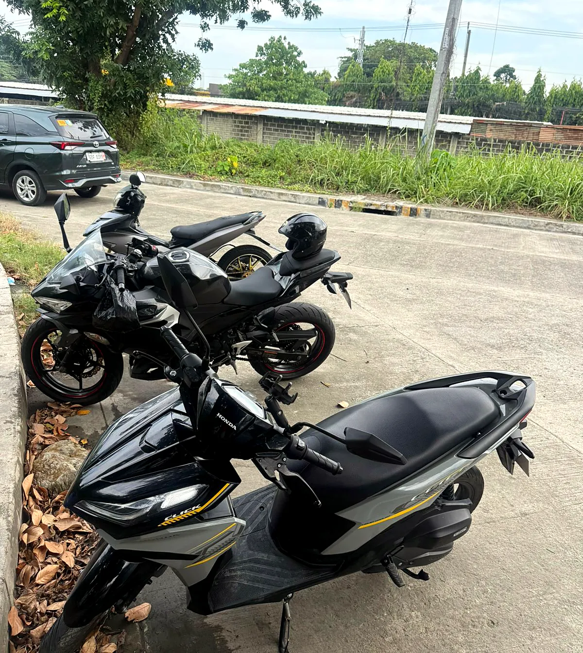 Honda Click 125 and Kawasaki Ninja 400 rental bikes in Cebu