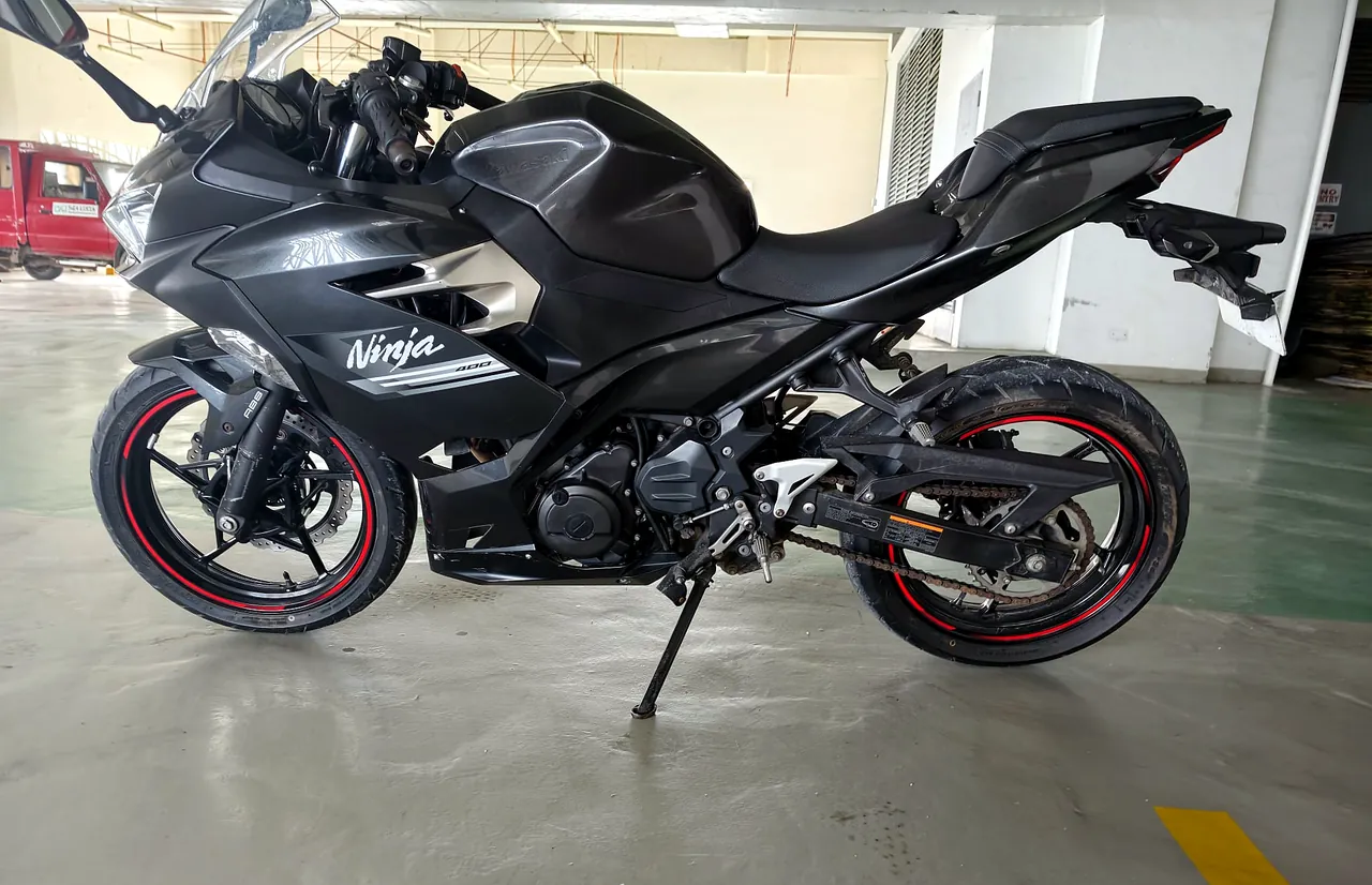 Kawasaki Ninja 400 rental in Cebu, side view